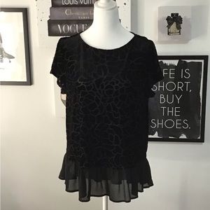 Super cute Adrianna Papell black velvet Top Size-L
